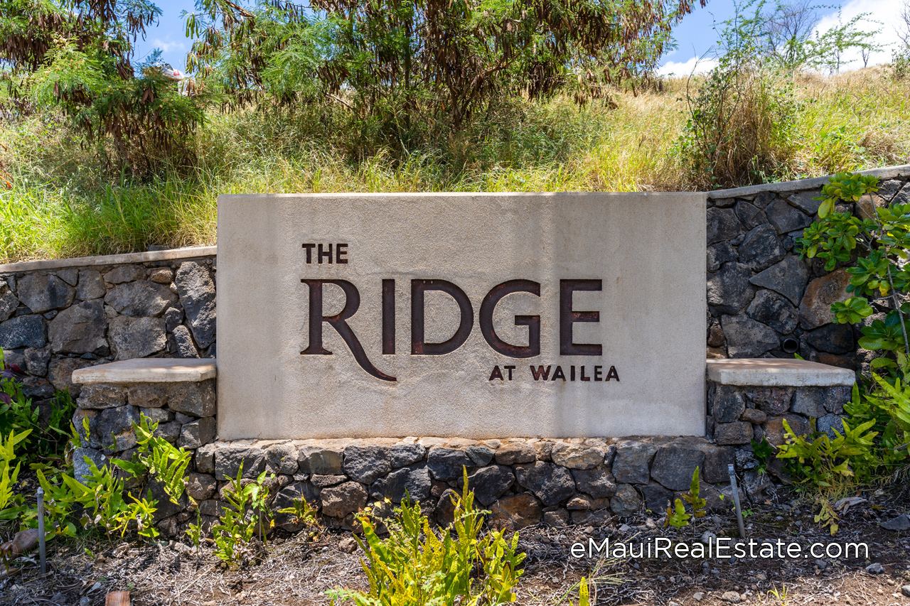 The Ridge at Wailea community entrance sign