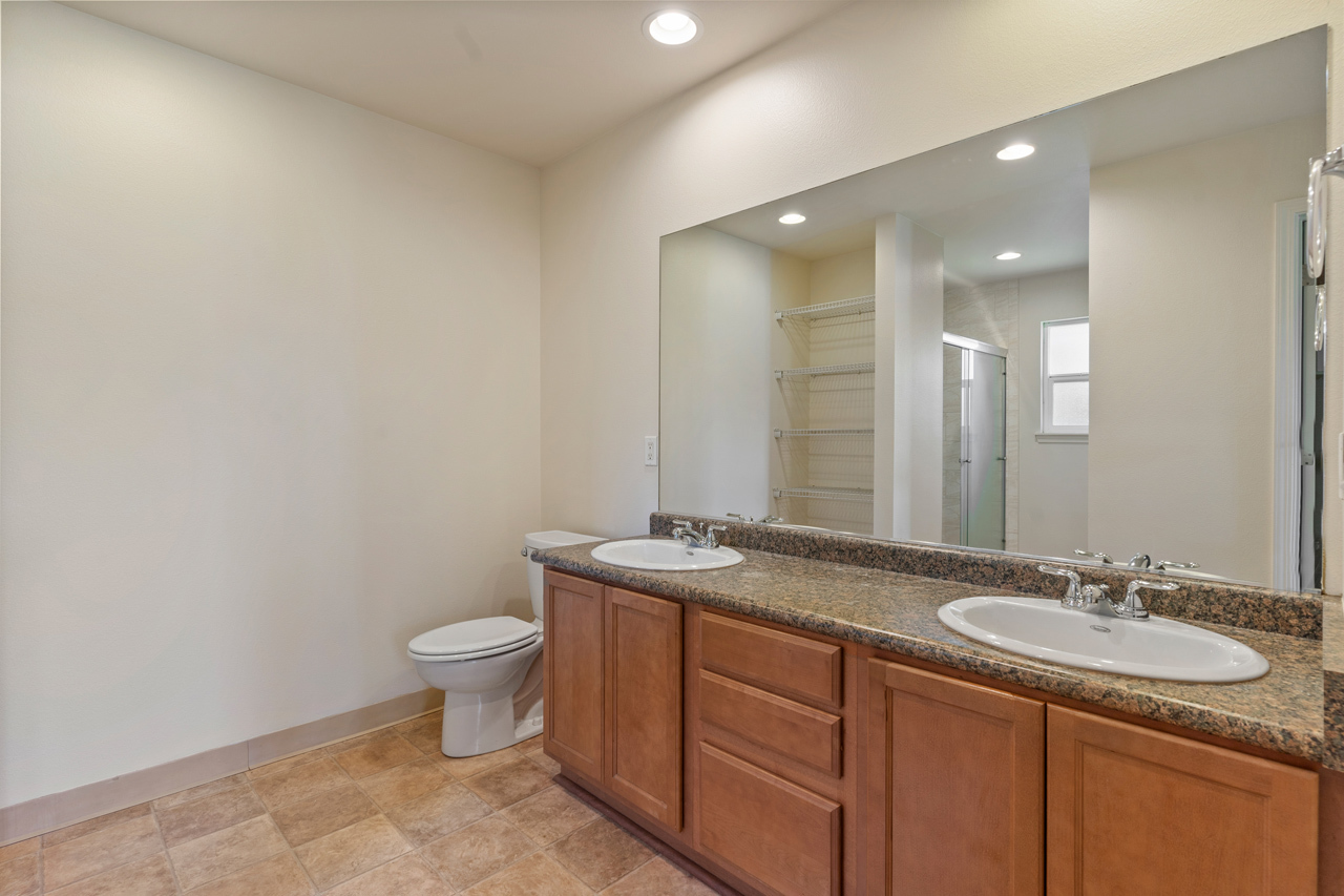 Primary suite: Bathroom