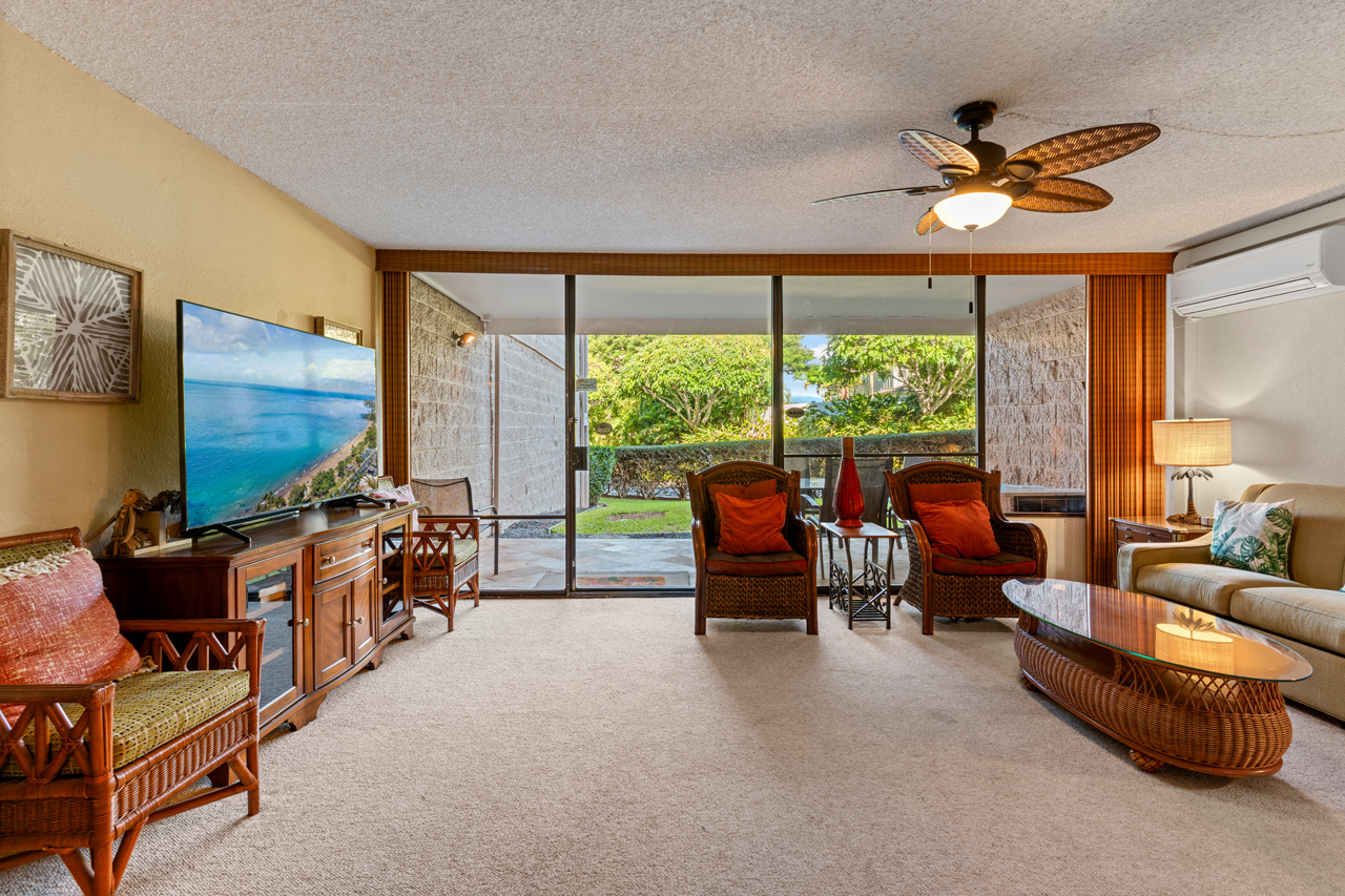 Spacious Living Room: 