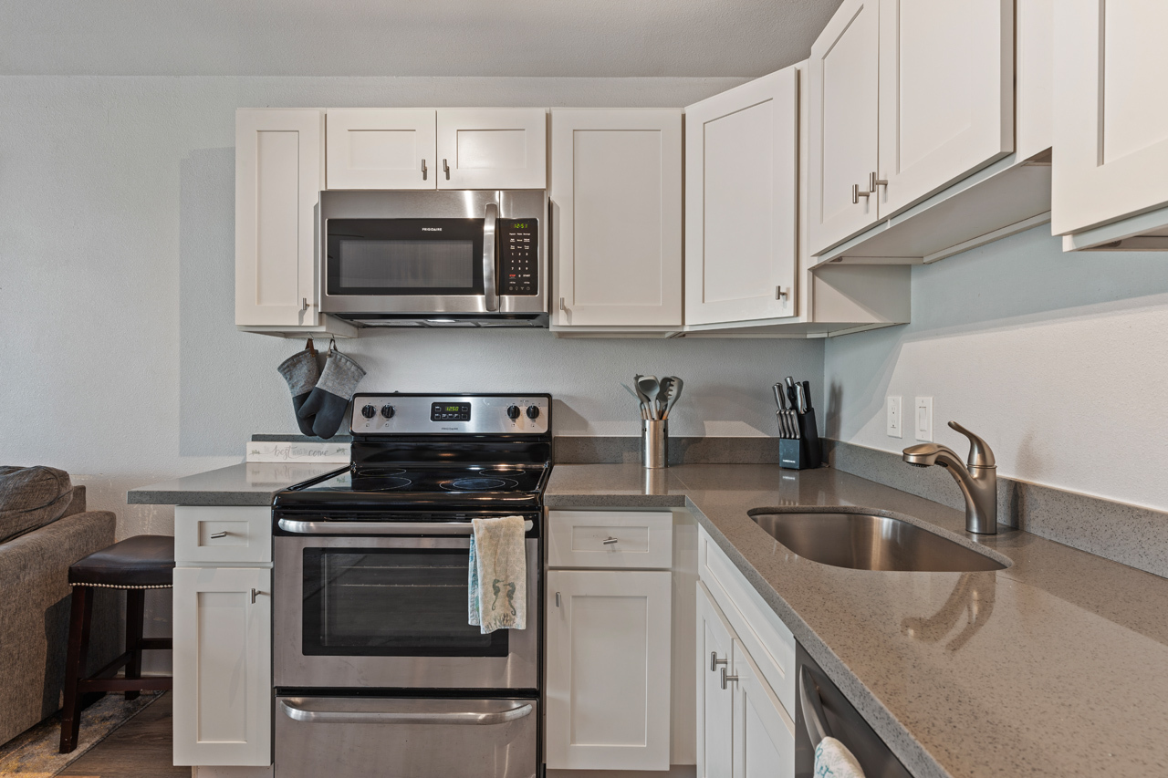 Updated Kitchen: Stainless steel appliances