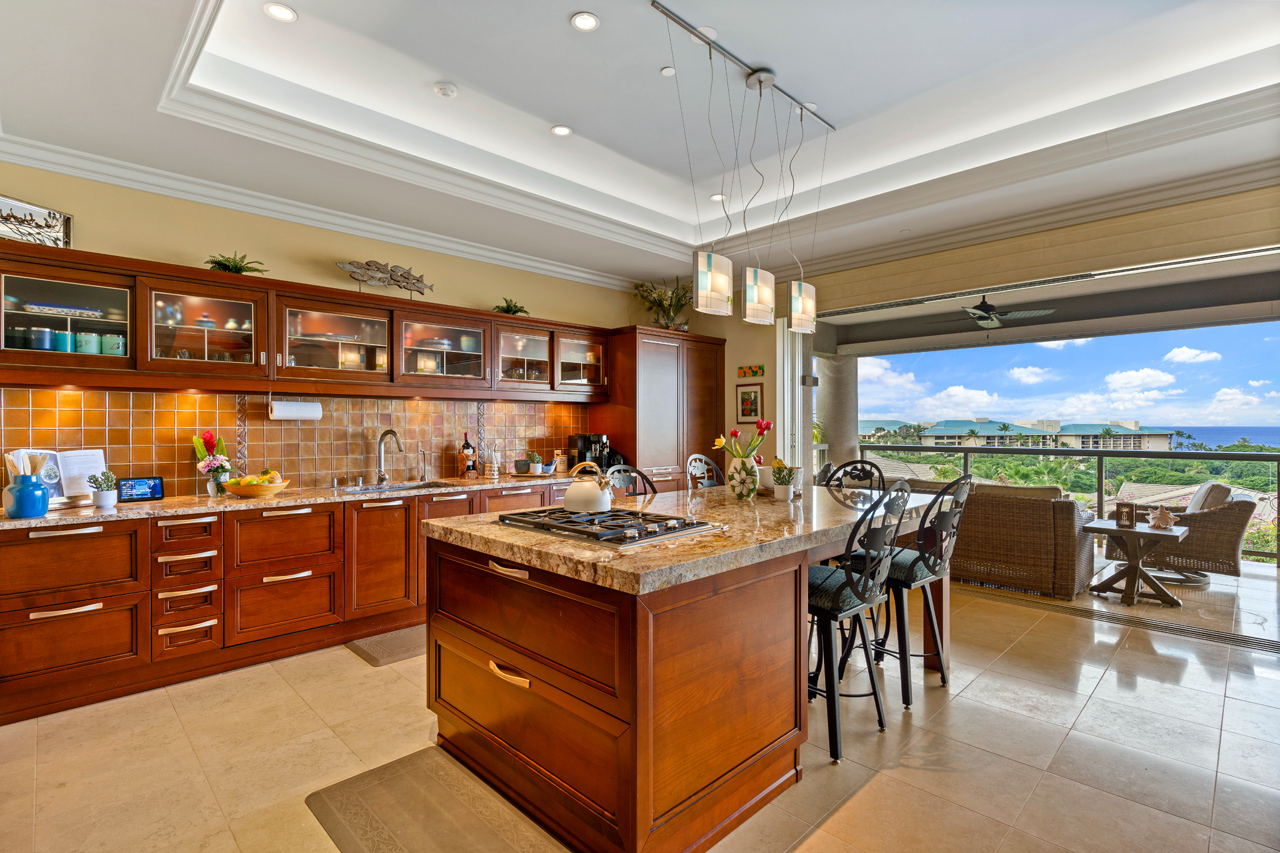 Kitchen with Ocean views: 